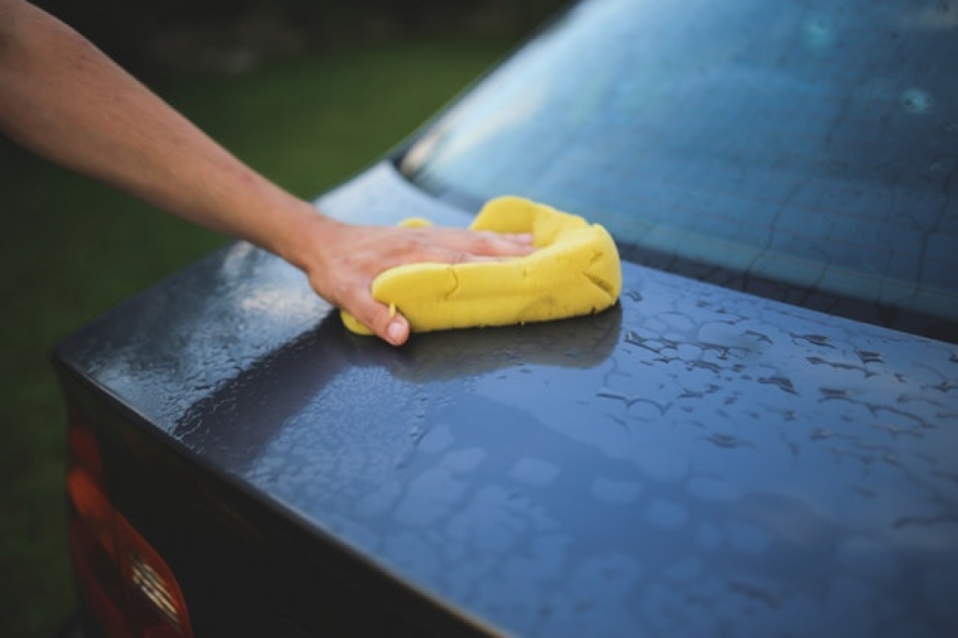 Co robić, aby naprawdę dobrze umyć samochód