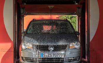 Czym zabezpieczyć lakier samochodu?